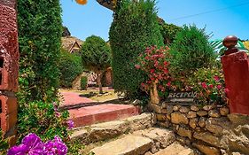 Hostal Sol y Lago